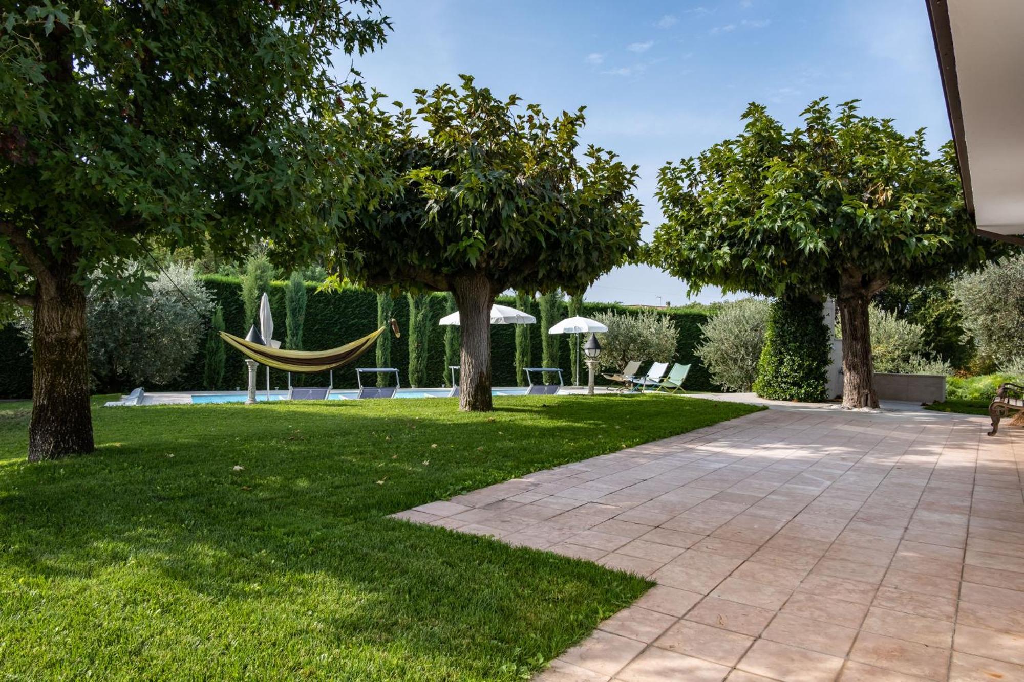 Villa Carini With 3000 Mq Garden & Heated Pool Castelnuovo del Garda Exterior foto
